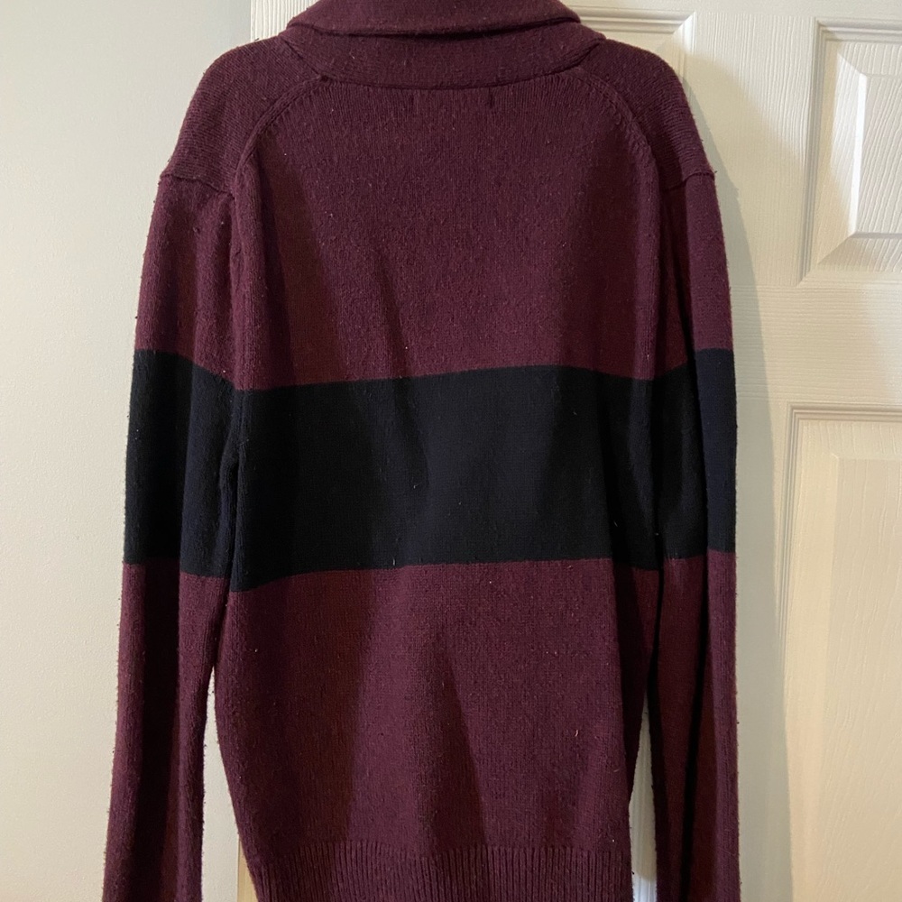 Banana Republic size S mans sweater preowned no rips or smell - Picture 2 of 3